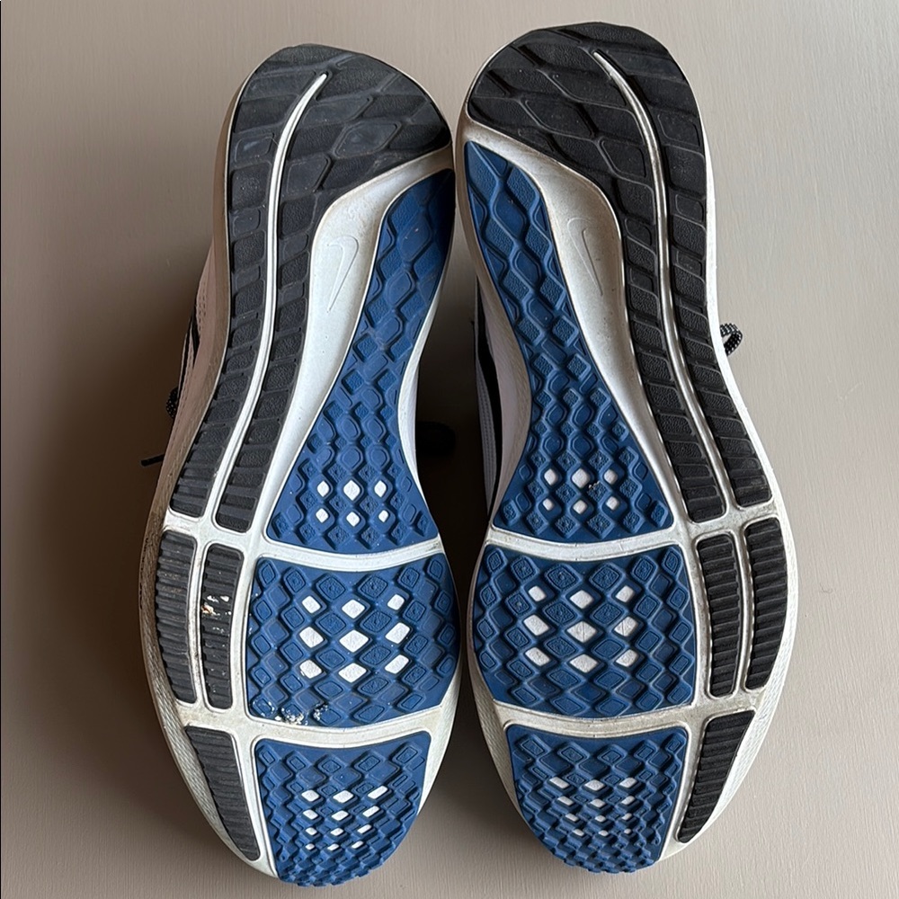 Nike Duke Pegasus 40 Sneaker, Like New - Picture 5 of 7